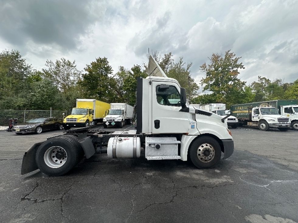 Day Cab Tractor-Heavy Duty Tractors-Freightliner-2020-T12642ST-Parsippany-NJ-517,231\n\t\tmiles-$ 30,250 - Image 8