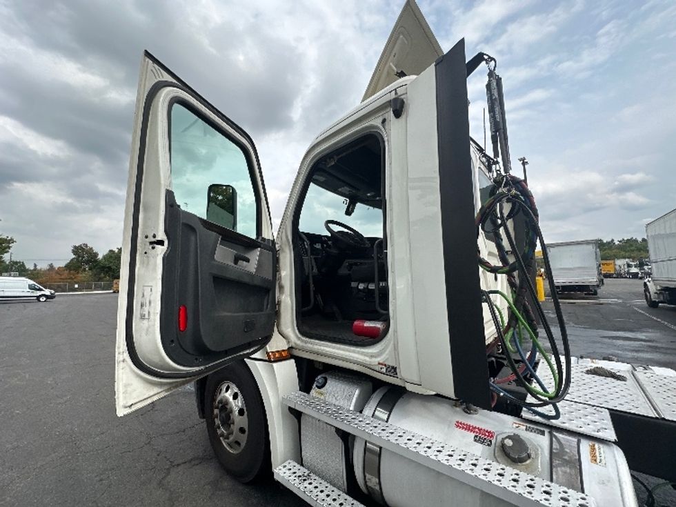 Day Cab Tractor-Heavy Duty Tractors-Freightliner-2020-T12642ST-Parsippany-NJ-517,231\n\t\tmiles-$ 30,250 - Image 9