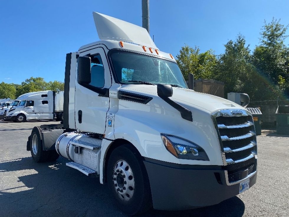Day Cab Tractor-Heavy Duty Tractors-Freightliner-2020-T12642ST-Parsippany-NJ-524,301\n\t\tmiles-$ 29,750 - Image 1