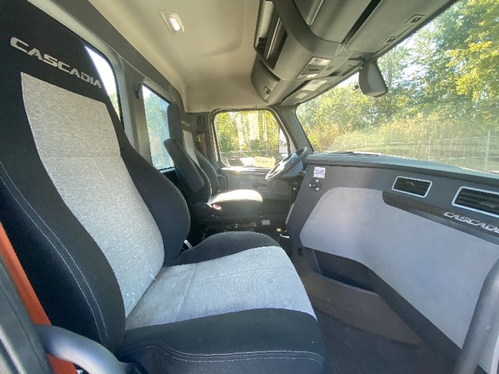 Day Cab Tractor-Heavy Duty Tractors-Freightliner-2020-T12642ST-Parsippany-NJ-524,301\n\t\tmiles-$ 29,750 - Image 14