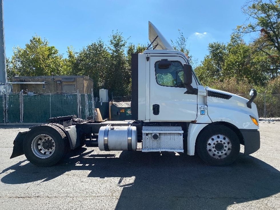 Day Cab Tractor-Heavy Duty Tractors-Freightliner-2020-T12642ST-Parsippany-NJ-524,301\n\t\tmiles-$ 29,750 - Image 8