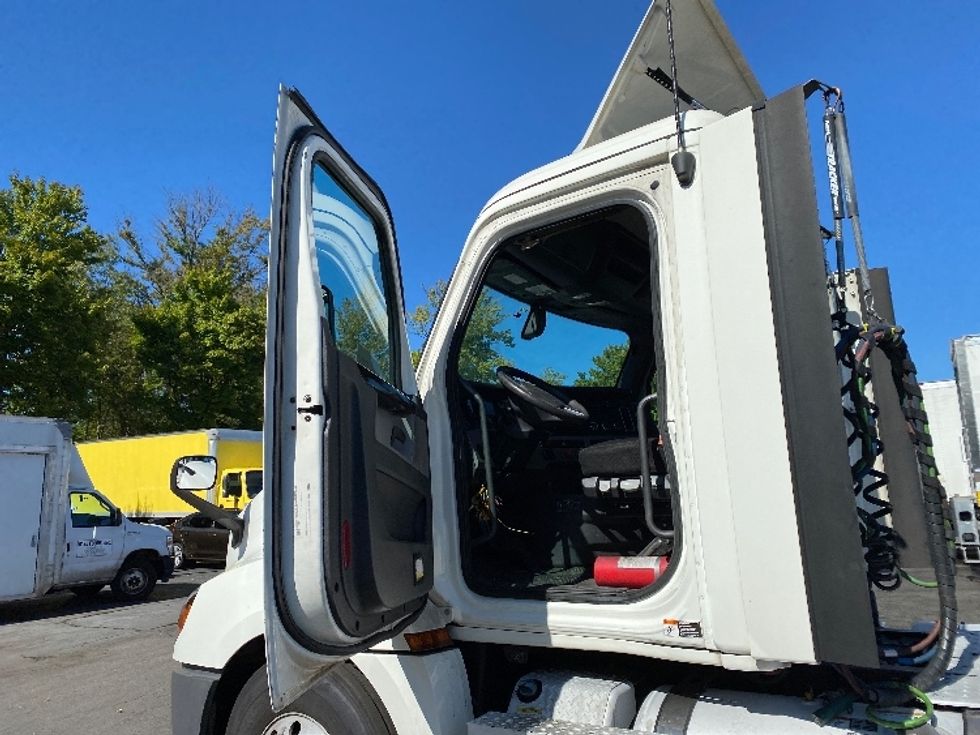 Day Cab Tractor-Heavy Duty Tractors-Freightliner-2020-T12642ST-Parsippany-NJ-524,301\n\t\tmiles-$ 29,750 - Image 9