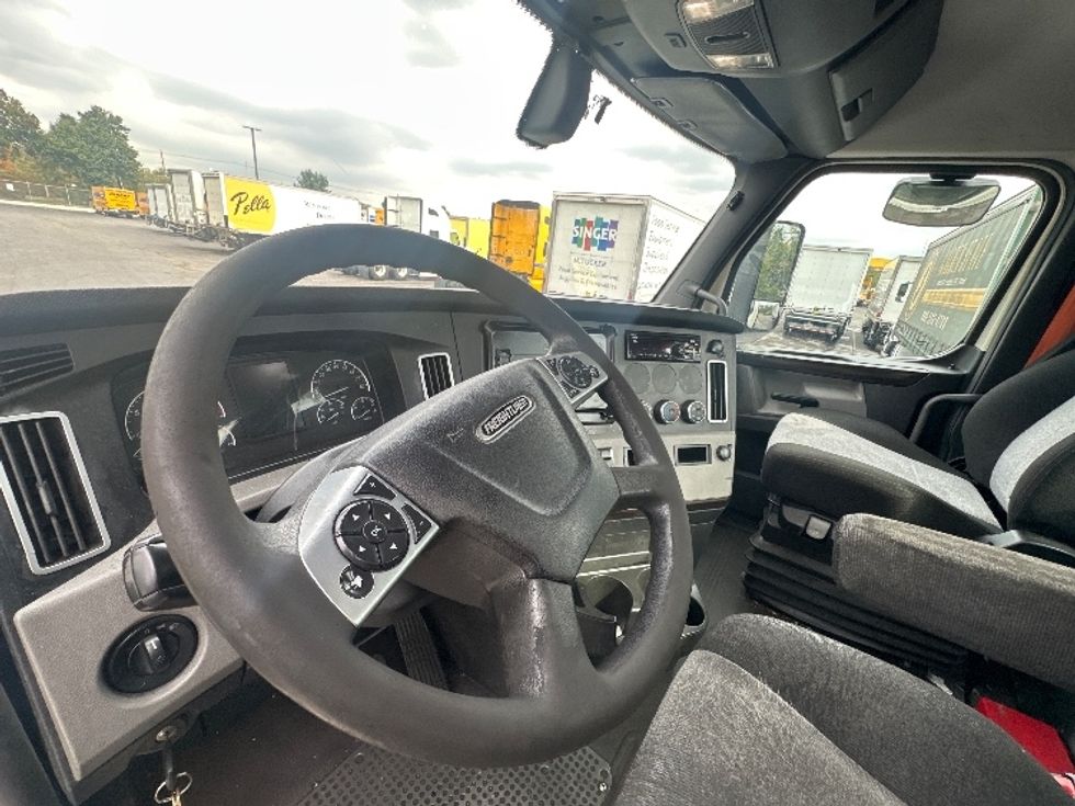 Day Cab Tractor-Heavy Duty Tractors-Freightliner-2020-T12642ST-Parsippany-NJ-537,415\n\t\tmiles-$ 28,750 - Image 10