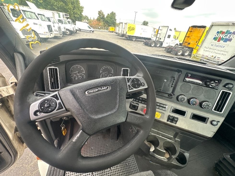 Day Cab Tractor-Heavy Duty Tractors-Freightliner-2020-T12642ST-Parsippany-NJ-537,415\n\t\tmiles-$ 28,750 - Image 11