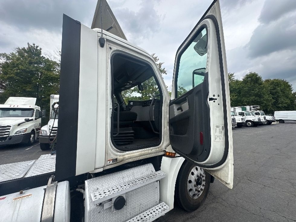 Day Cab Tractor-Heavy Duty Tractors-Freightliner-2020-T12642ST-Parsippany-NJ-537,415\n\t\tmiles-$ 28,750 - Image 12