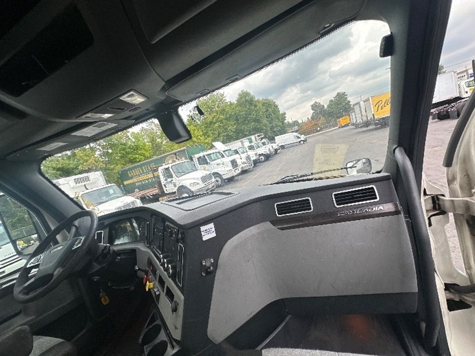 Day Cab Tractor-Heavy Duty Tractors-Freightliner-2020-T12642ST-Parsippany-NJ-537,415\n\t\tmiles-$ 28,750 - Image 13