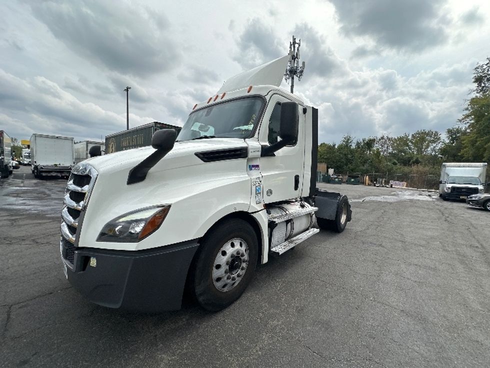 Day Cab Tractor-Heavy Duty Tractors-Freightliner-2020-T12642ST-Parsippany-NJ-537,415\n\t\tmiles-$ 28,750 - Image 3