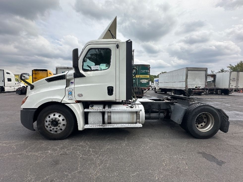 Day Cab Tractor-Heavy Duty Tractors-Freightliner-2020-T12642ST-Parsippany-NJ-537,415\n\t\tmiles-$ 28,750 - Image 4