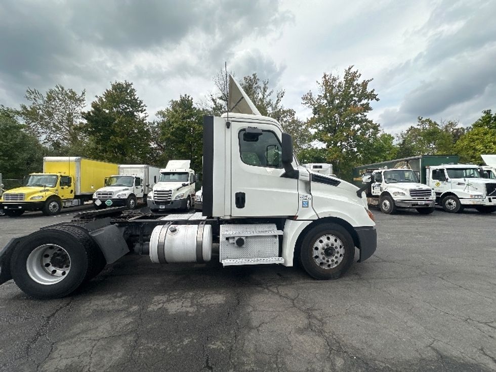 Day Cab Tractor-Heavy Duty Tractors-Freightliner-2020-T12642ST-Parsippany-NJ-537,415\n\t\tmiles-$ 28,750 - Image 8