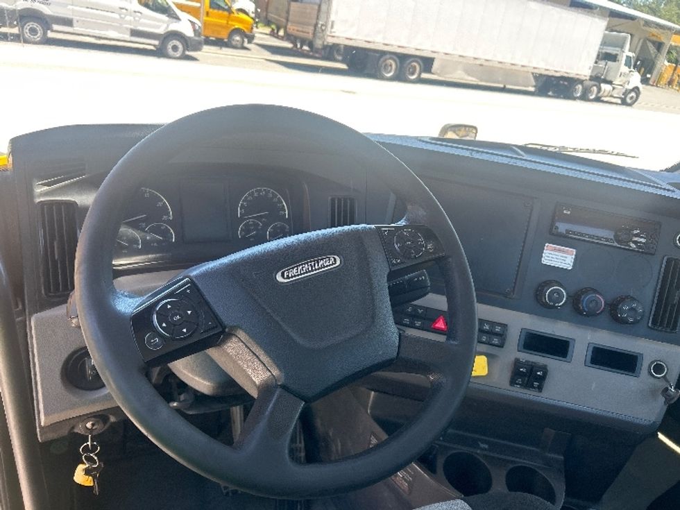 Day Cab Tractor-Heavy Duty Tractors-Freightliner-2020-T12642ST-Pensacola-FL-158,843\n\t\tmiles-$ 48,000 - Image 11