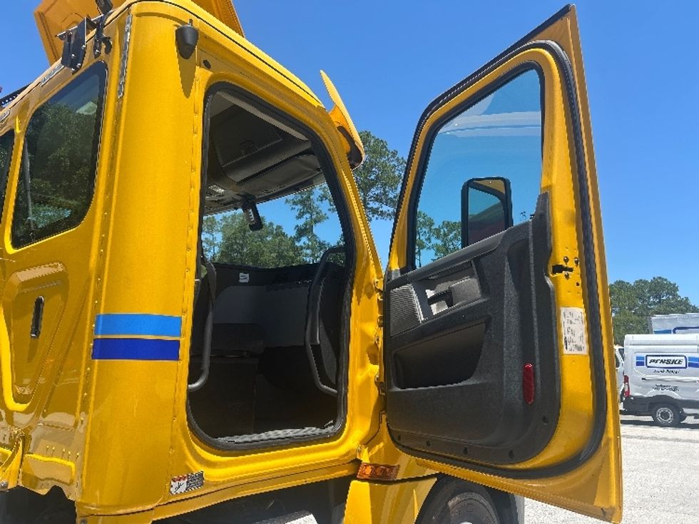Day Cab Tractor-Heavy Duty Tractors-Freightliner-2020-T12642ST-Pensacola-FL-158,843\n\t\tmiles-$ 48,000 - Image 12