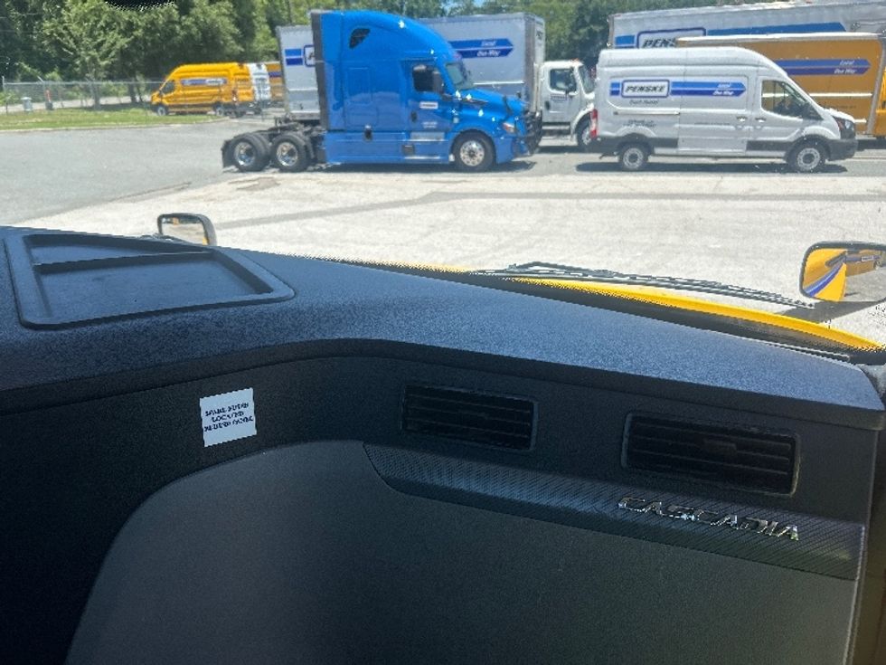 Day Cab Tractor-Heavy Duty Tractors-Freightliner-2020-T12642ST-Pensacola-FL-158,843\n\t\tmiles-$ 48,000 - Image 13