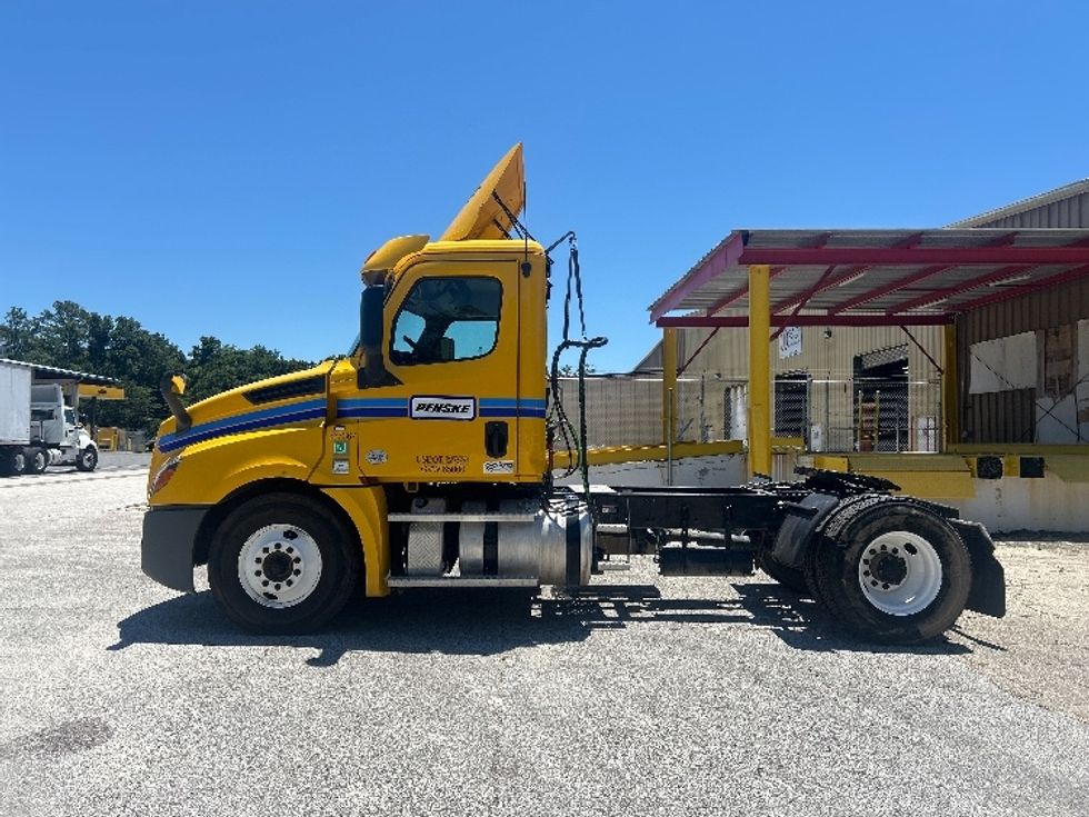 Day Cab Tractor-Heavy Duty Tractors-Freightliner-2020-T12642ST-Pensacola-FL-158,843\n\t\tmiles-$ 48,000 - Image 4