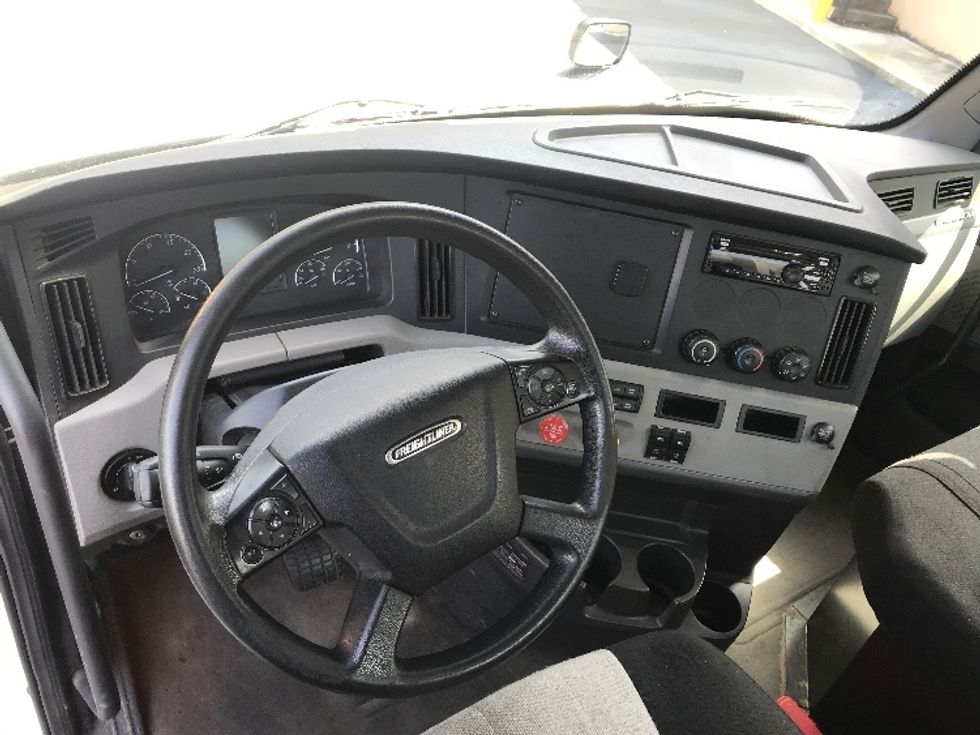 Day Cab Tractor-Heavy Duty Tractors-Freightliner-2020-T12642ST-Pensacola-FL-191,470\n\t\tmiles-$ 56,500 - Image 11