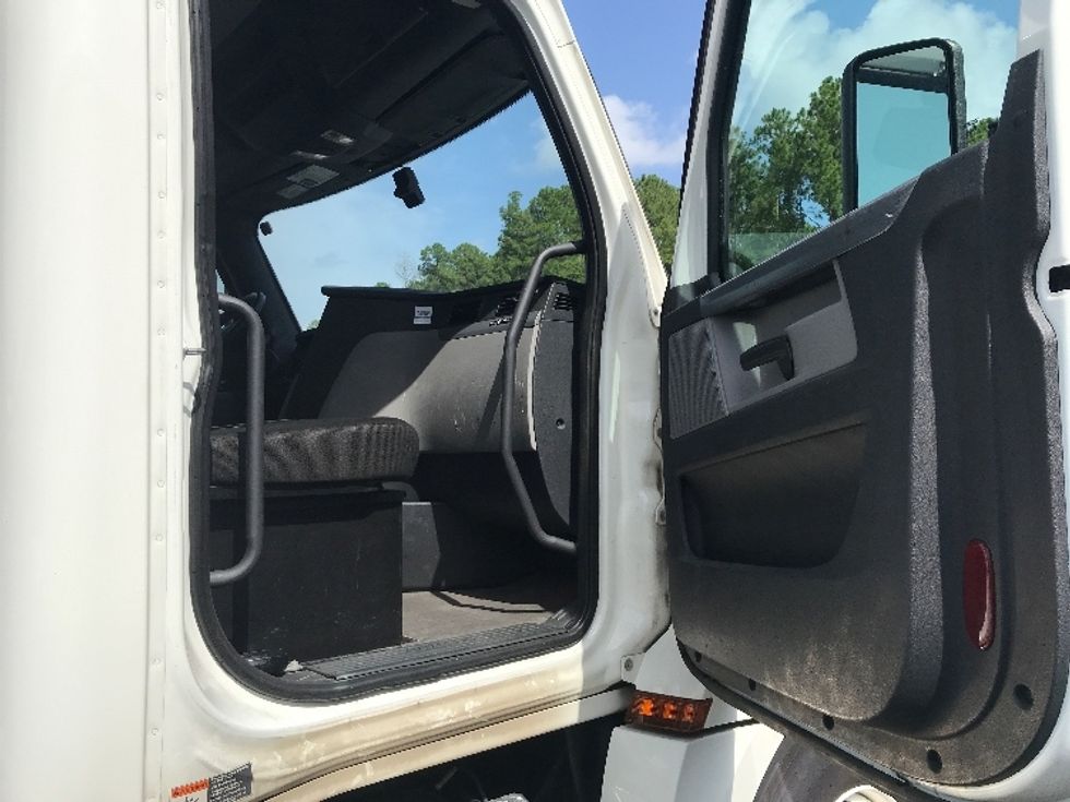 Day Cab Tractor-Heavy Duty Tractors-Freightliner-2020-T12642ST-Pensacola-FL-191,470\n\t\tmiles-$ 56,500 - Image 12