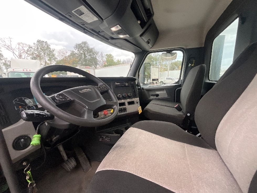 Day Cab Tractor-Heavy Duty Tractors-Freightliner-2020-T12642ST-Pensacola-FL-352,429\n\t\tmiles-$ 44,750 - Image 10