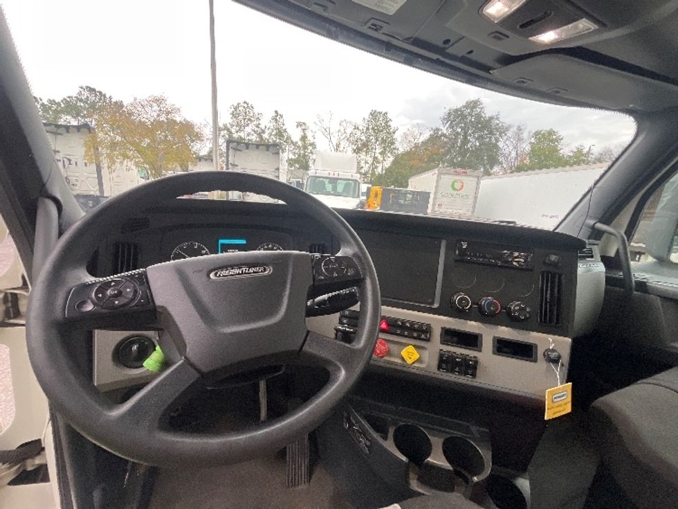 Day Cab Tractor-Heavy Duty Tractors-Freightliner-2020-T12642ST-Pensacola-FL-352,429\n\t\tmiles-$ 44,750 - Image 11