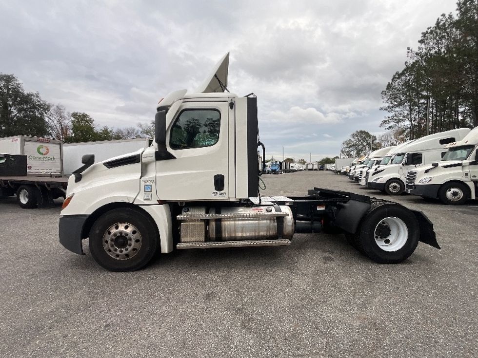 Day Cab Tractor-Heavy Duty Tractors-Freightliner-2020-T12642ST-Pensacola-FL-352,429\n\t\tmiles-$ 44,750 - Image 4