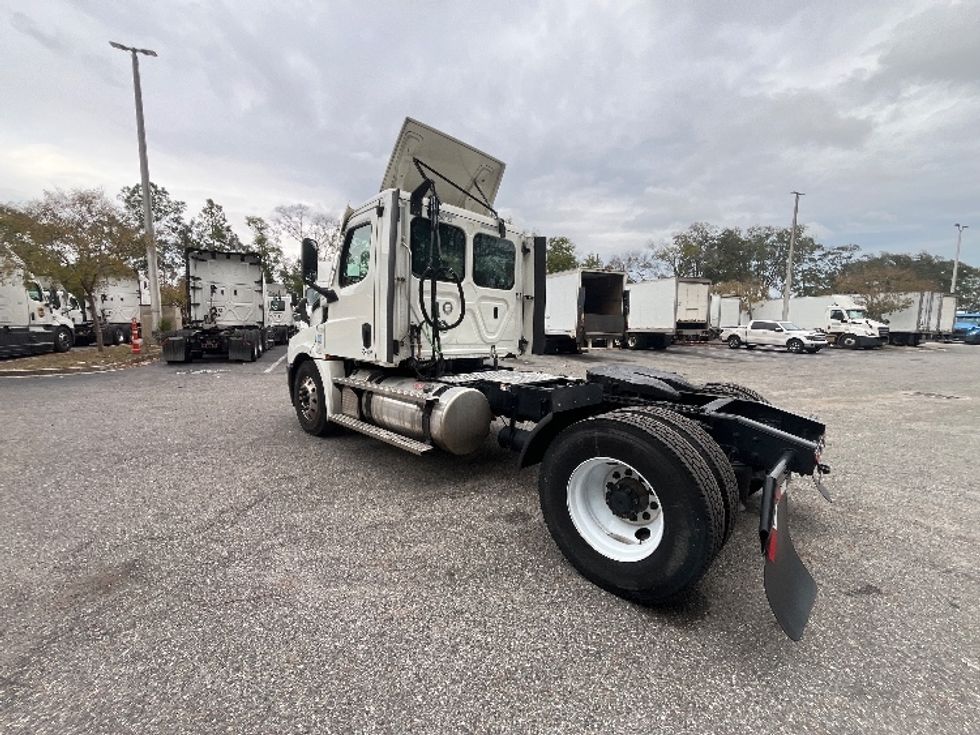 Day Cab Tractor-Heavy Duty Tractors-Freightliner-2020-T12642ST-Pensacola-FL-352,429\n\t\tmiles-$ 44,750 - Image 5