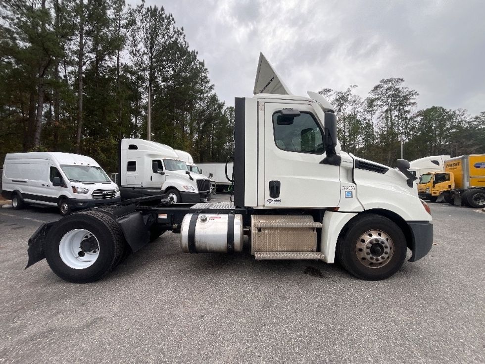 Day Cab Tractor-Heavy Duty Tractors-Freightliner-2020-T12642ST-Pensacola-FL-352,429\n\t\tmiles-$ 44,750 - Image 8