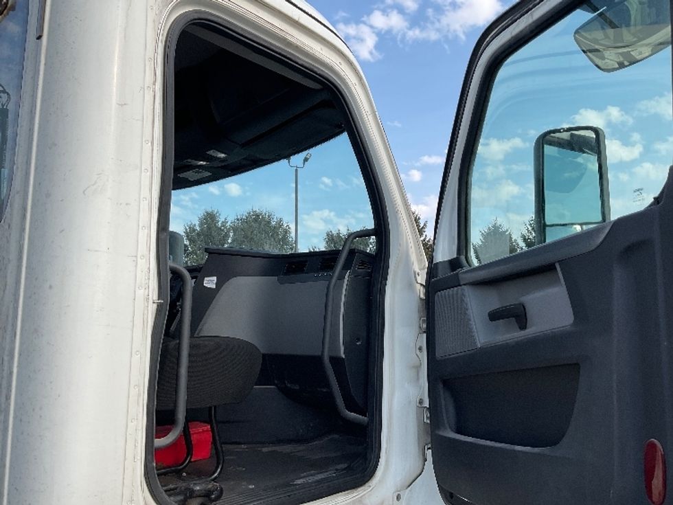 Day Cab Tractor-Heavy Duty Tractors-Freightliner-2020-T12642ST-Perrysburg-OH-502,131\n\t\tmiles-$ 31,000 - Image 12