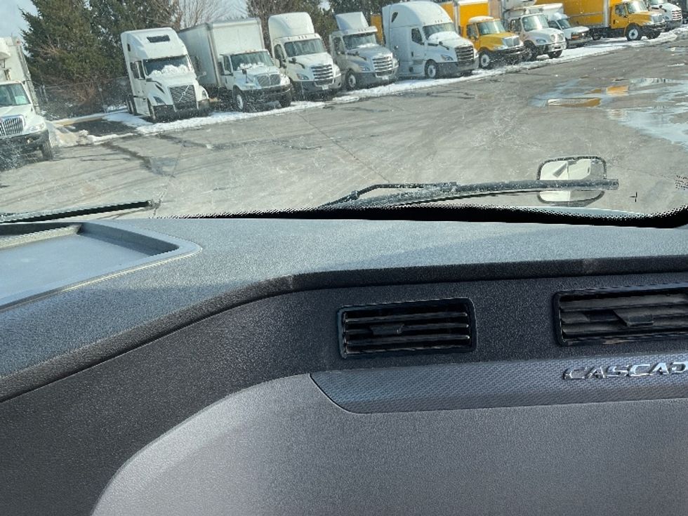 Day Cab Tractor-Heavy Duty Tractors-Freightliner-2020-T12642ST-Perrysburg-OH-502,131\n\t\tmiles-$ 31,000 - Image 13