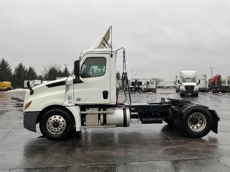 Day Cab Tractor-Heavy Duty Tractors-Freightliner-2020-T12642ST-Perrysburg-OH-502,131\n\t\tmiles-$ 31,000 - Image 4