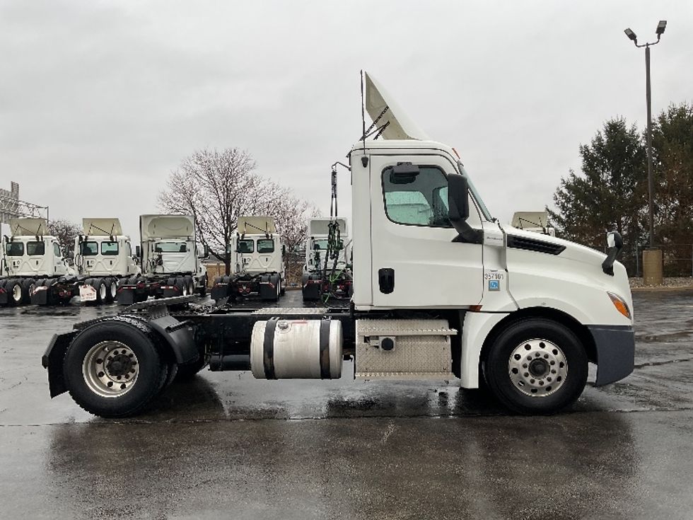 Day Cab Tractor-Heavy Duty Tractors-Freightliner-2020-T12642ST-Perrysburg-OH-502,131\n\t\tmiles-$ 31,000 - Image 8
