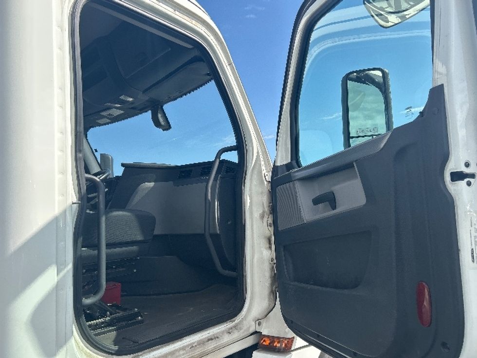 Day Cab Tractor-Heavy Duty Tractors-Freightliner-2020-T12642ST-Phoenix-AZ-159,002\n\t\tmiles-$ 55,500 - Image 12