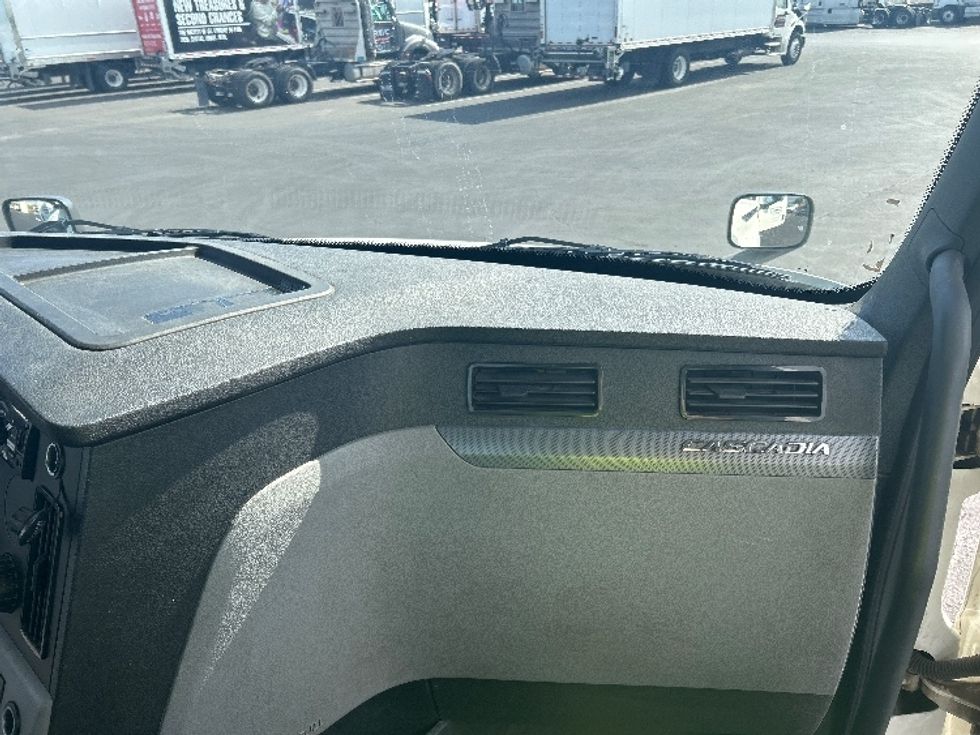 Day Cab Tractor-Heavy Duty Tractors-Freightliner-2020-T12642ST-Phoenix-AZ-159,002\n\t\tmiles-$ 55,500 - Image 13