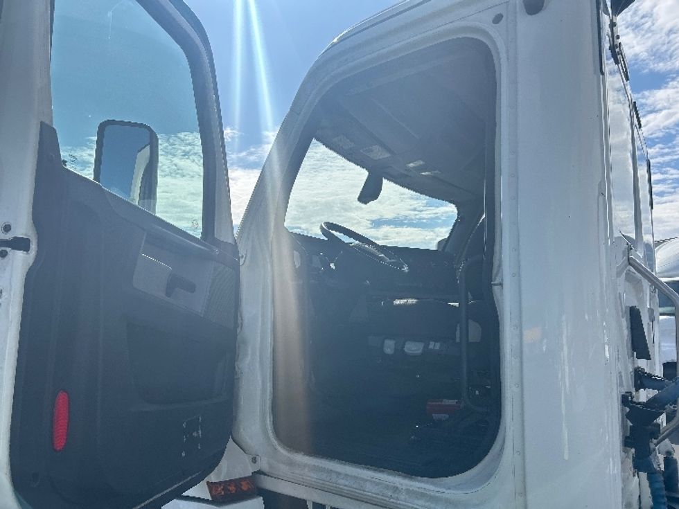 Day Cab Tractor-Heavy Duty Tractors-Freightliner-2020-T12642ST-Phoenix-AZ-159,002\n\t\tmiles-$ 55,500 - Image 9