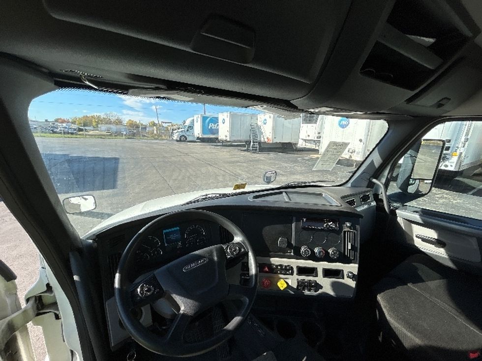 Day Cab Tractor-Heavy Duty Tractors-Freightliner-2020-T12642ST-Piqua-OH-224,993\n\t\tmiles-$ 44,500 - Image 11