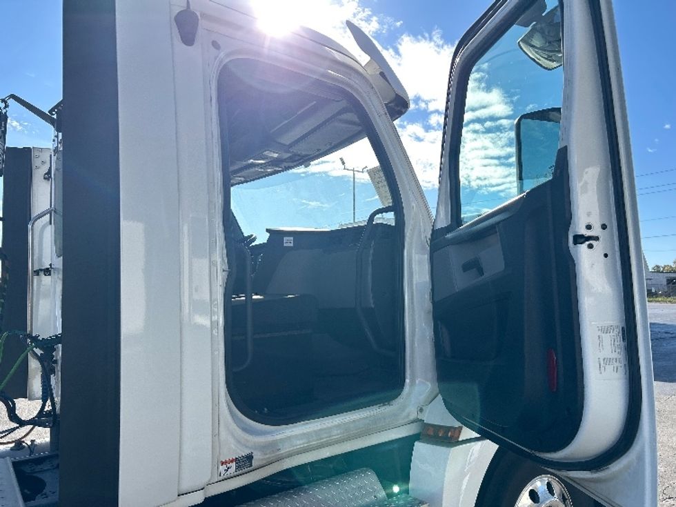 Day Cab Tractor-Heavy Duty Tractors-Freightliner-2020-T12642ST-Piqua-OH-224,993\n\t\tmiles-$ 44,500 - Image 12