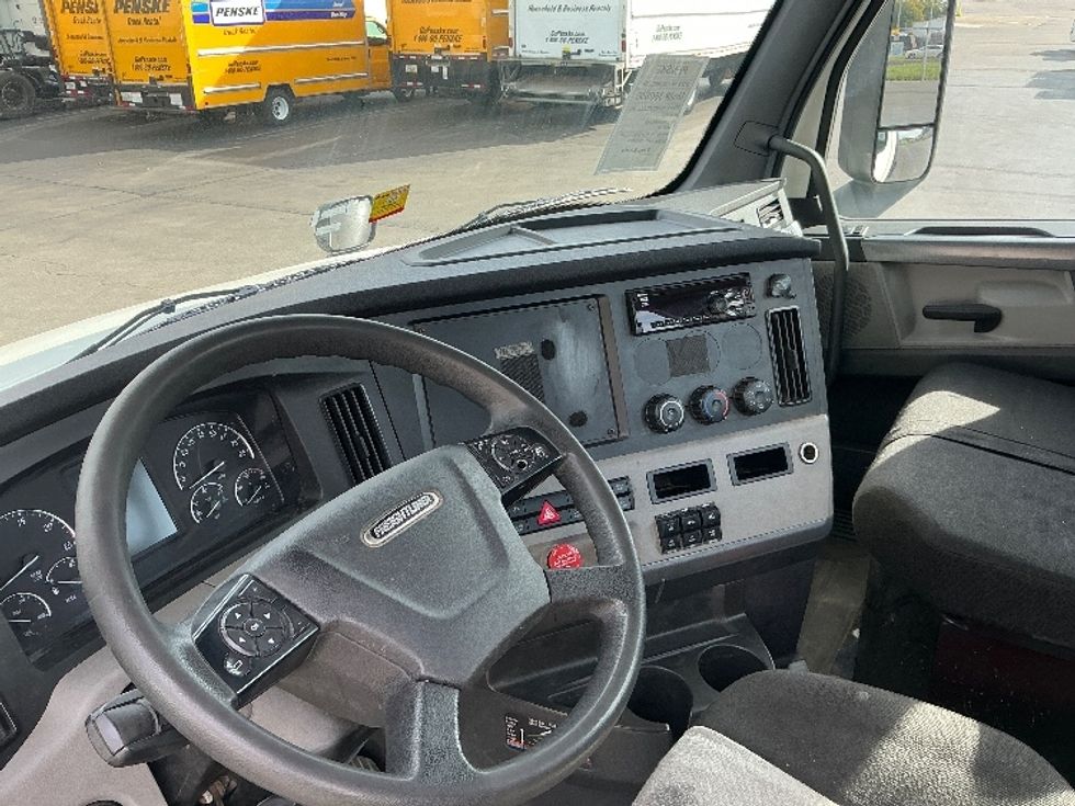 Day Cab Tractor-Heavy Duty Tractors-Freightliner-2020-T12642ST-Piqua-OH-260,186\n\t\tmiles-$ 43,000 - Image 10