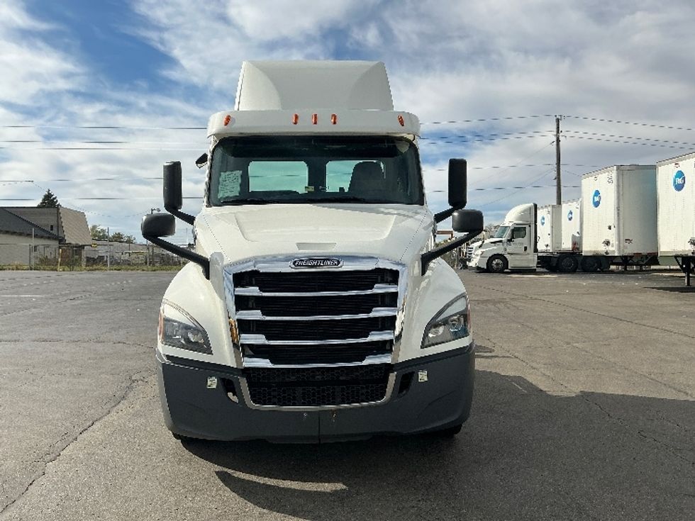 Day Cab Tractor-Heavy Duty Tractors-Freightliner-2020-T12642ST-Piqua-OH-260,186\n\t\tmiles-$ 43,000 - Image 2