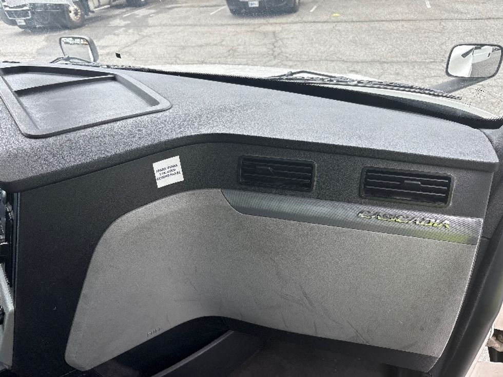 Day Cab Tractor-Heavy Duty Tractors-Freightliner-2020-T12642ST-Prince George-VA-512,266\n\t\tmiles-$ 37,000 - Image 11