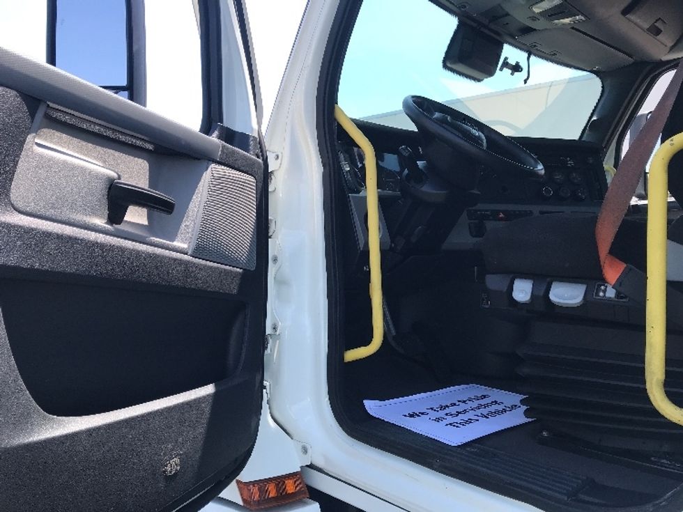 Day Cab Tractor-Heavy Duty Tractors-Freightliner-2020-T12642ST-Reading-PA-519,820\n\t\tmiles-$ 32,500 - Image 7