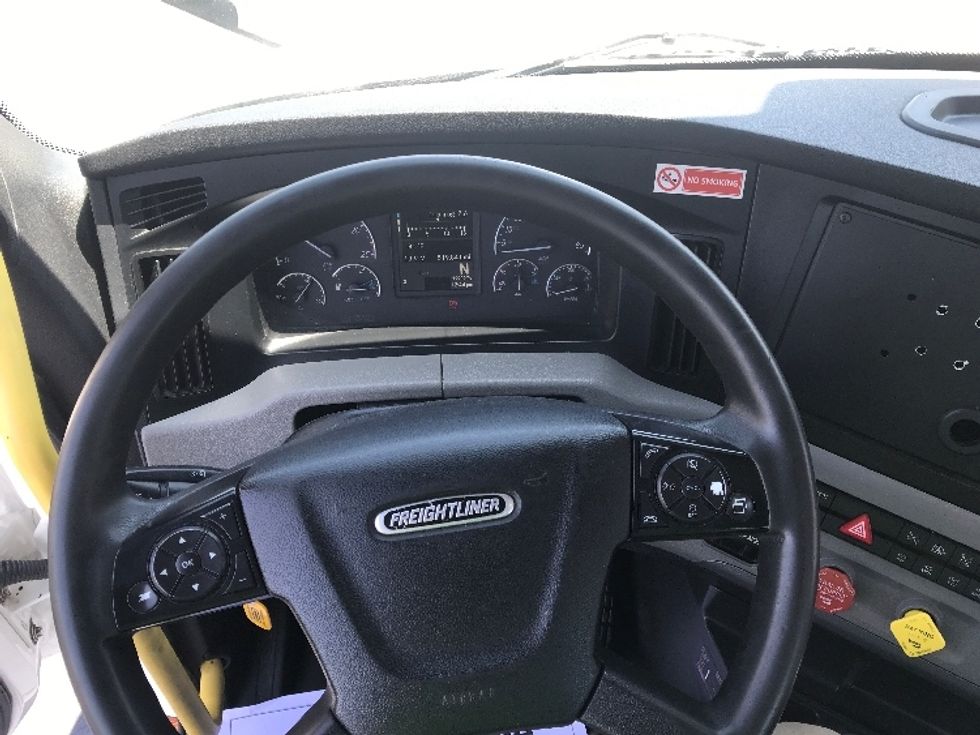 Day Cab Tractor-Heavy Duty Tractors-Freightliner-2020-T12642ST-Reading-PA-519,820\n\t\tmiles-$ 32,500 - Image 9