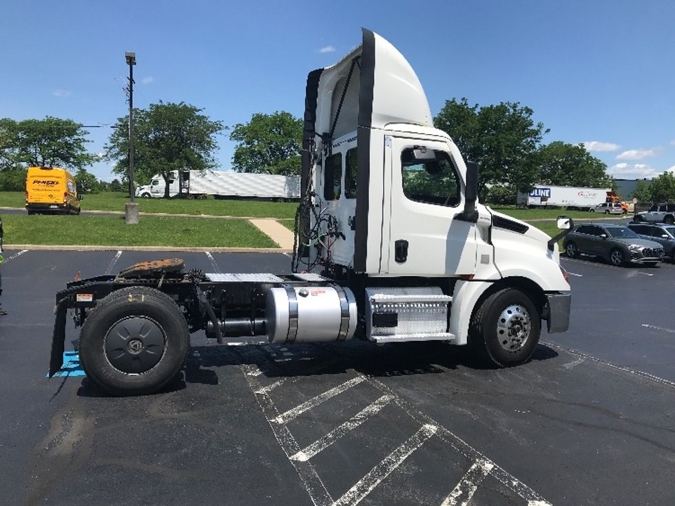 Day Cab Tractor-Heavy Duty Tractors-Freightliner-2020-T12642ST-Reading-PA-519,876\n\t\tmiles-$ 26,000 - Image 6