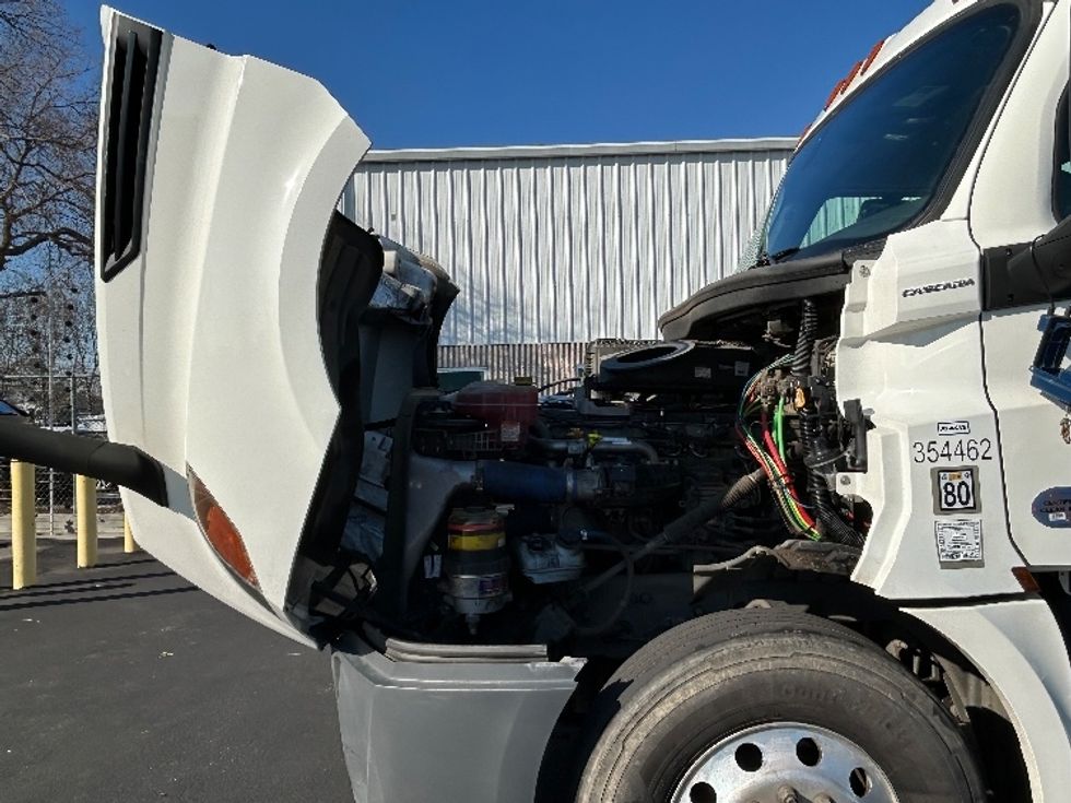 Day Cab Tractor-Heavy Duty Tractors-Freightliner-2020-T12642ST-Sacramento-CA-426,038\n\t\tmiles-$ 49,000 - Image 16