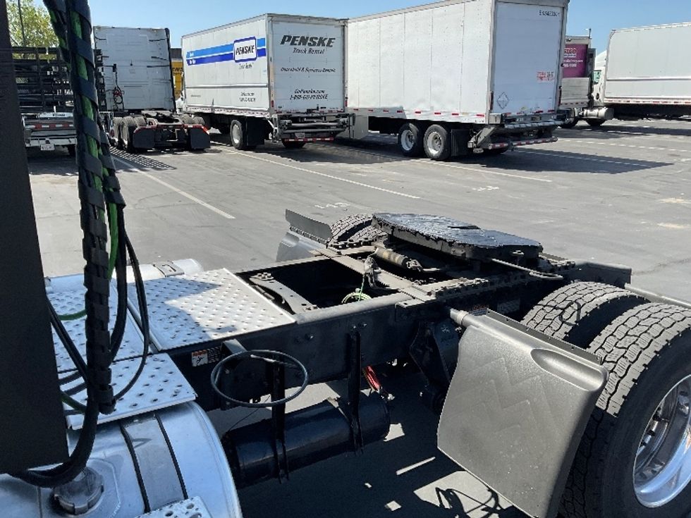 Day Cab Tractor-Heavy Duty Tractors-Freightliner-2020-T12642ST-Sacramento-CA-426,038\n\t\tmiles-$ 49,000 - Image 17