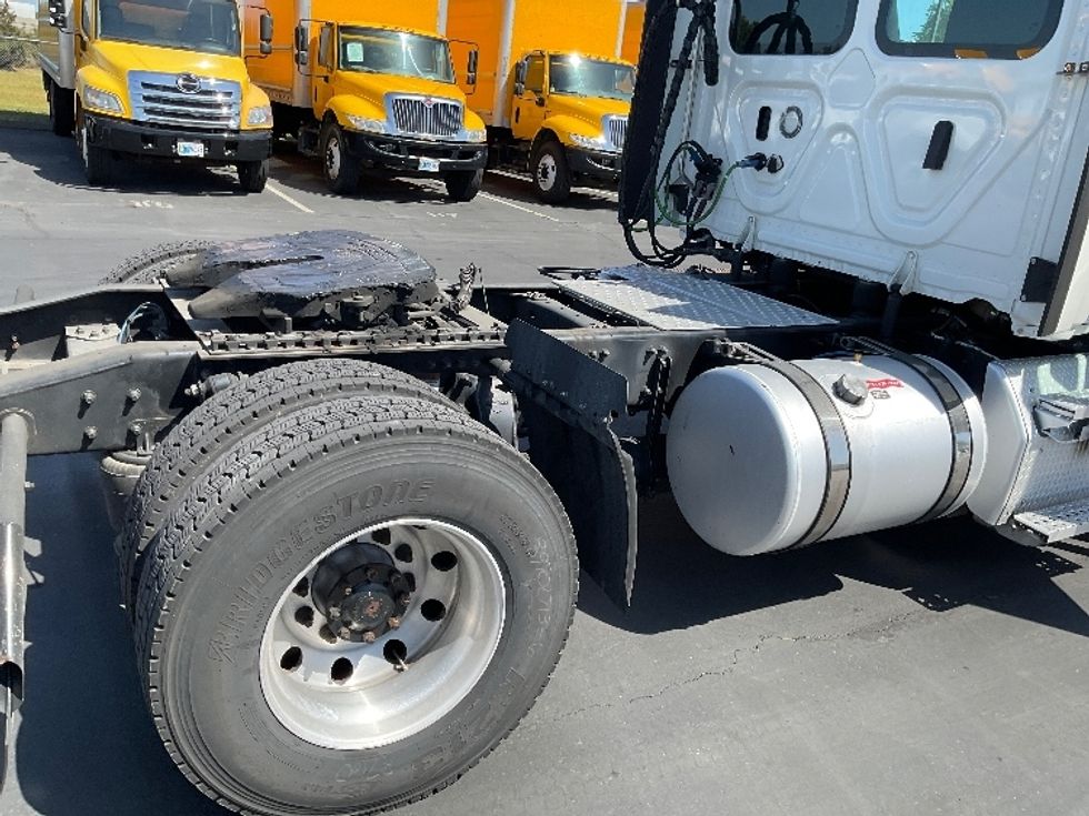 Day Cab Tractor-Heavy Duty Tractors-Freightliner-2020-T12642ST-Sacramento-CA-426,038\n\t\tmiles-$ 49,000 - Image 18