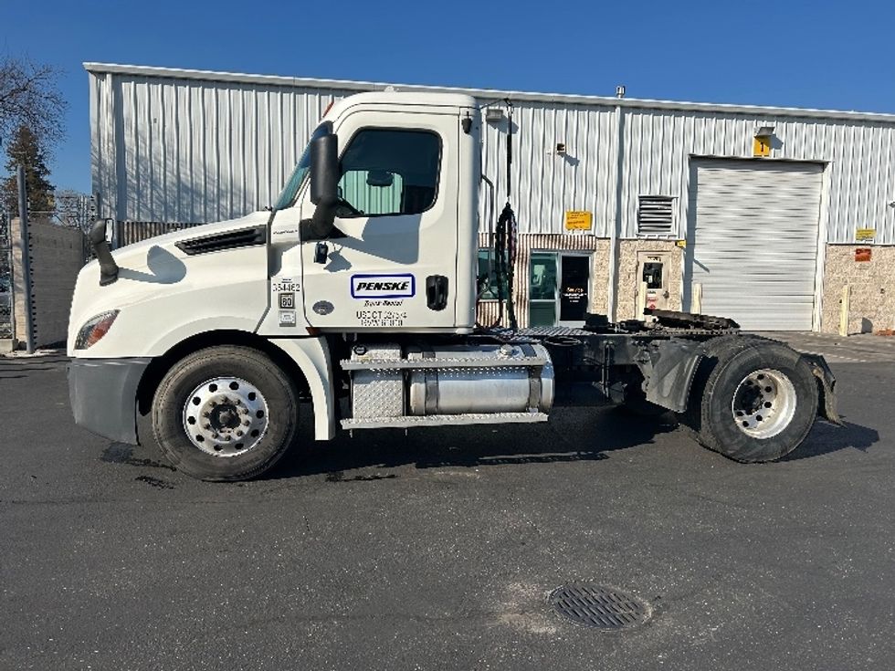 Day Cab Tractor-Heavy Duty Tractors-Freightliner-2020-T12642ST-Sacramento-CA-426,038\n\t\tmiles-$ 49,000 - Image 4
