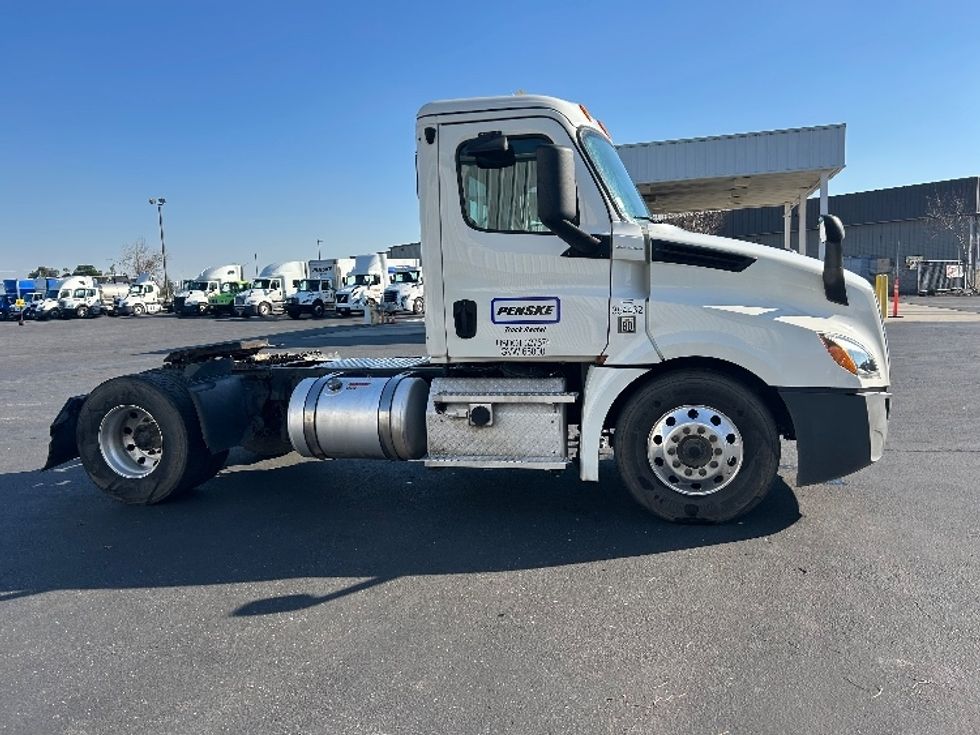 Day Cab Tractor-Heavy Duty Tractors-Freightliner-2020-T12642ST-Sacramento-CA-426,038\n\t\tmiles-$ 49,000 - Image 8
