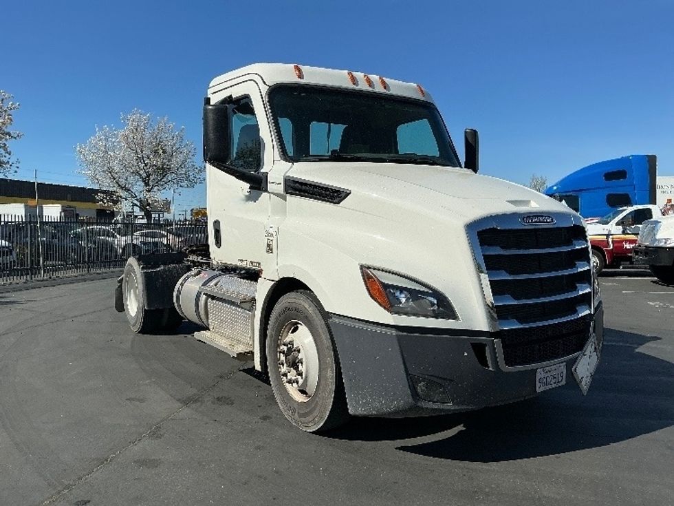 Day Cab Tractor-Heavy Duty Tractors-Freightliner-2020-T12642ST-Sacramento-CA-65,729\n\t\tmiles-$ 70,000 - Image 1