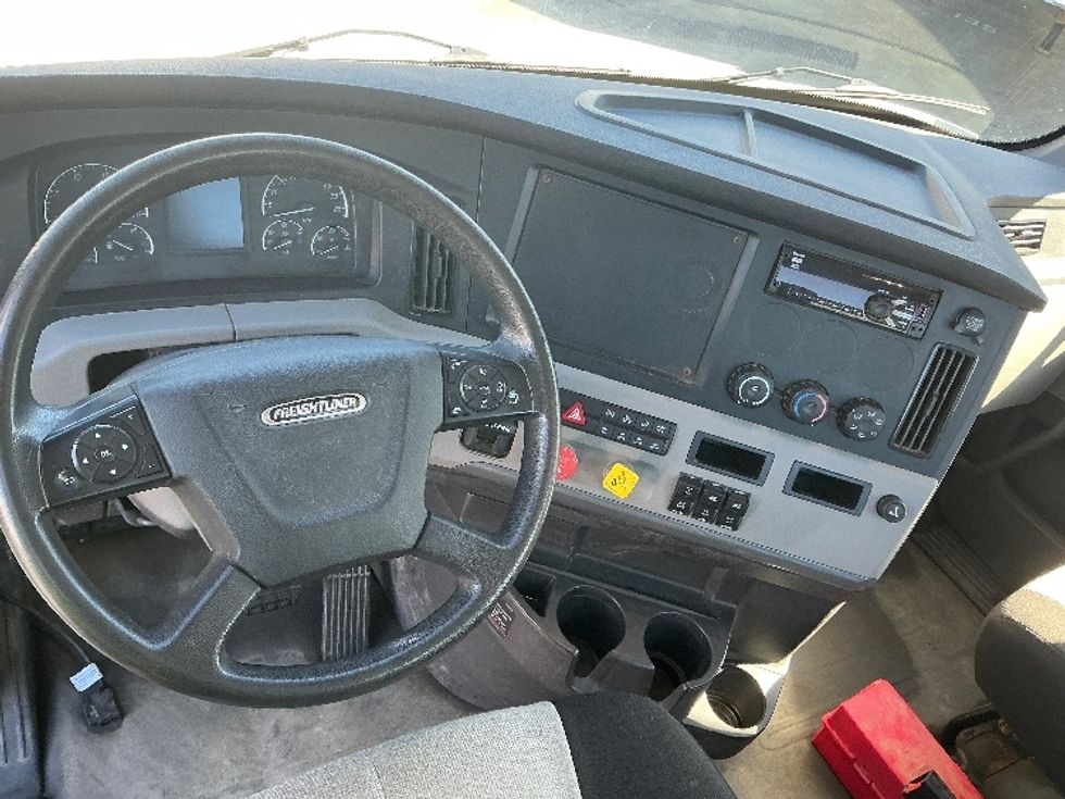 Day Cab Tractor-Heavy Duty Tractors-Freightliner-2020-T12642ST-Sacramento-CA-65,729\n\t\tmiles-$ 70,000 - Image 11