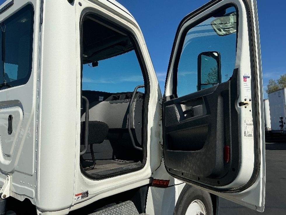 Day Cab Tractor-Heavy Duty Tractors-Freightliner-2020-T12642ST-Sacramento-CA-65,729\n\t\tmiles-$ 70,000 - Image 12