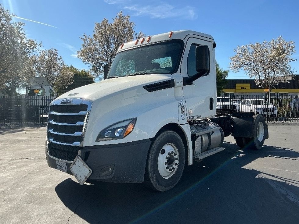 Day Cab Tractor-Heavy Duty Tractors-Freightliner-2020-T12642ST-Sacramento-CA-65,729\n\t\tmiles-$ 70,000 - Image 3