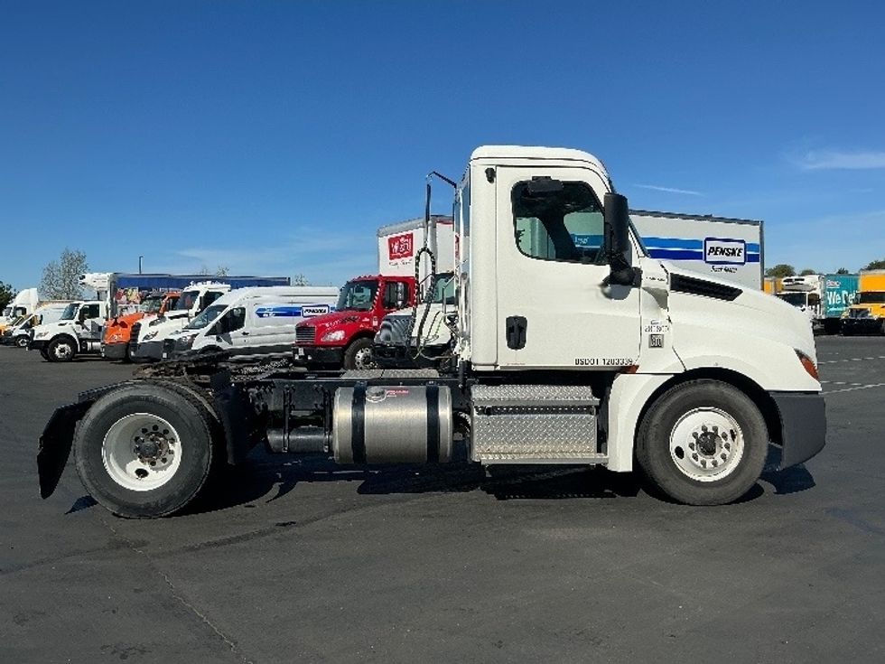 Day Cab Tractor-Heavy Duty Tractors-Freightliner-2020-T12642ST-Sacramento-CA-65,729\n\t\tmiles-$ 70,000 - Image 8