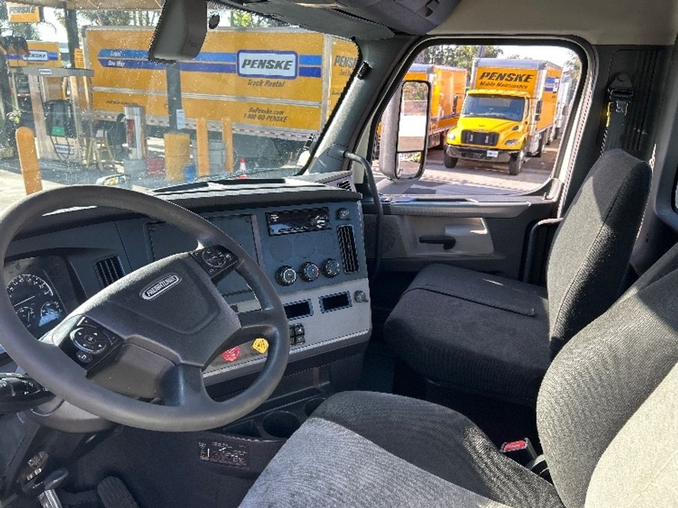 Day Cab Tractor-Heavy Duty Tractors-Freightliner-2020-T12642ST-San Diego-CA-243,340\n\t\tmiles-$ 63,500 - Image 10